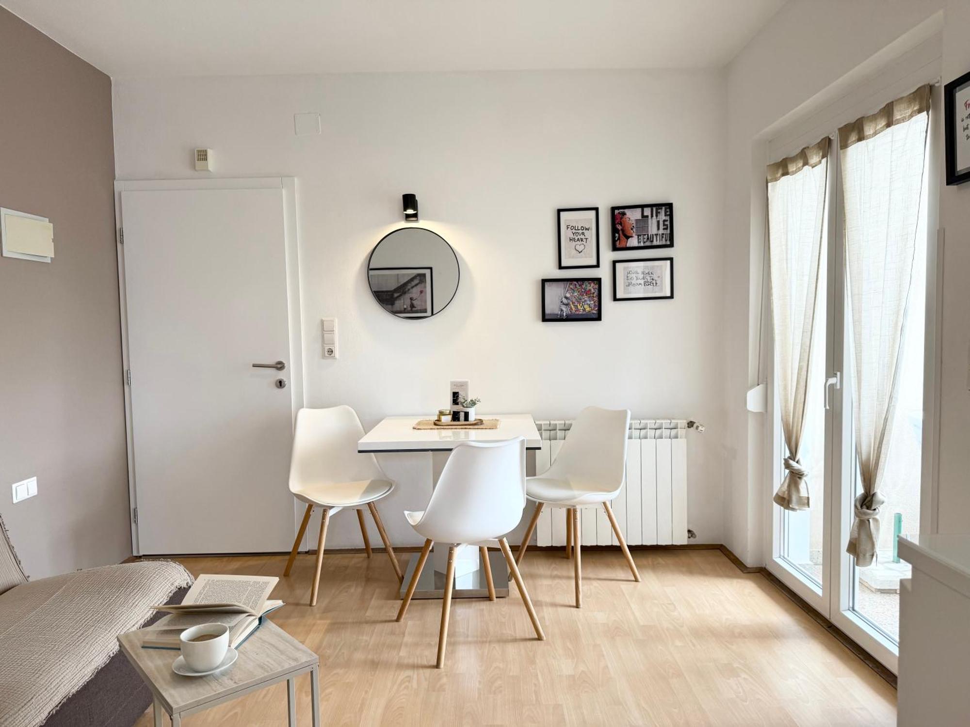 Antic Apartment *